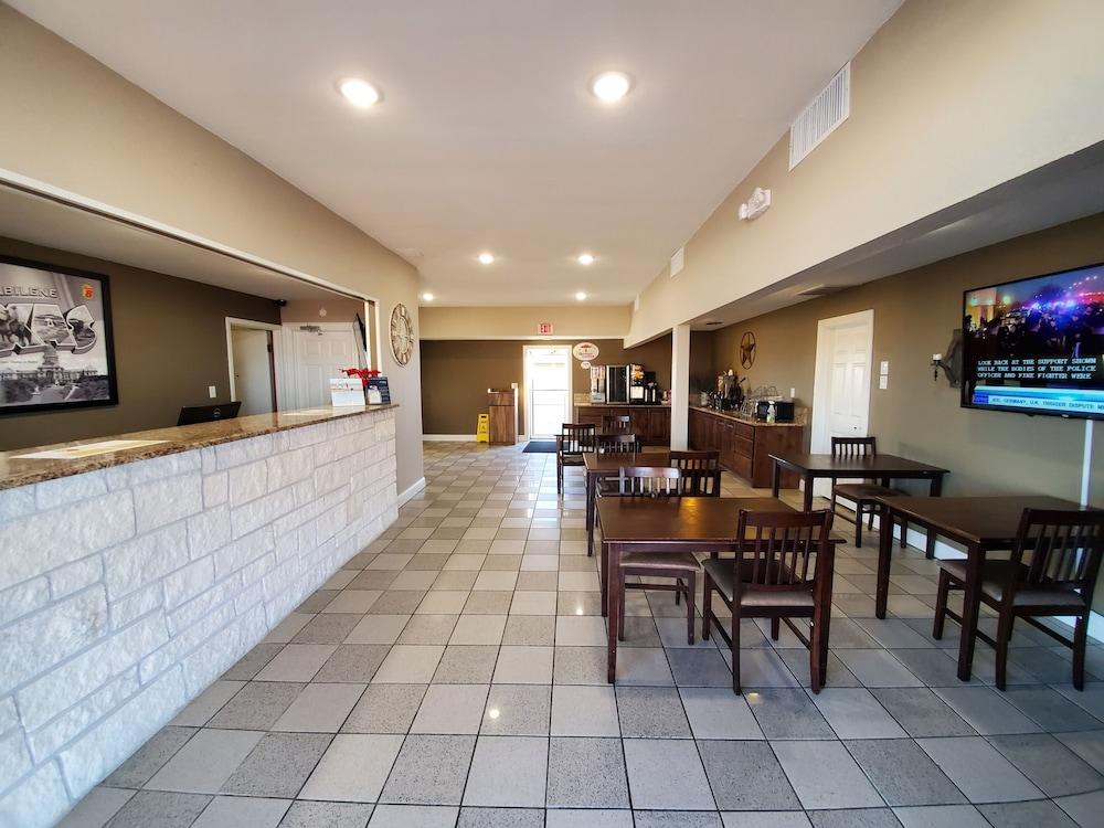 Hotel Super 8 By Wyndham Abilene North Exterior foto