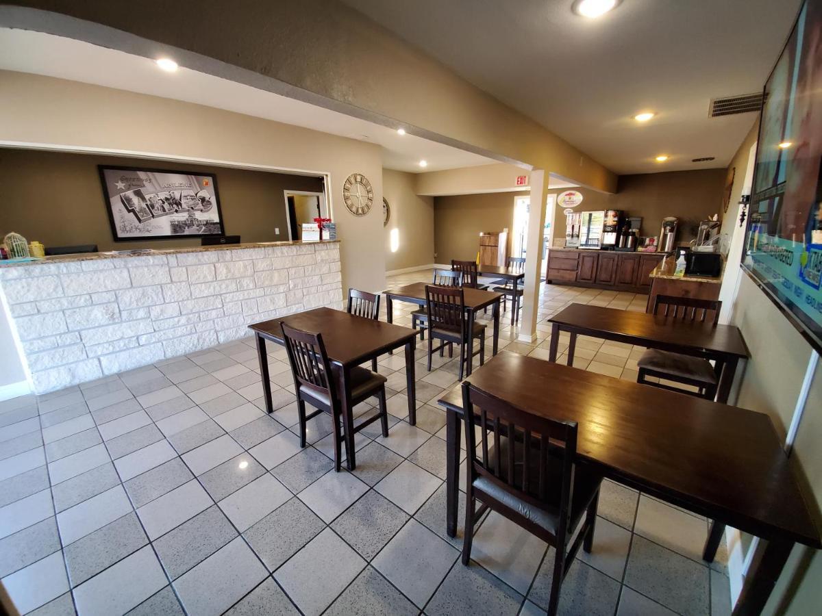 Hotel Super 8 By Wyndham Abilene North Exterior foto
